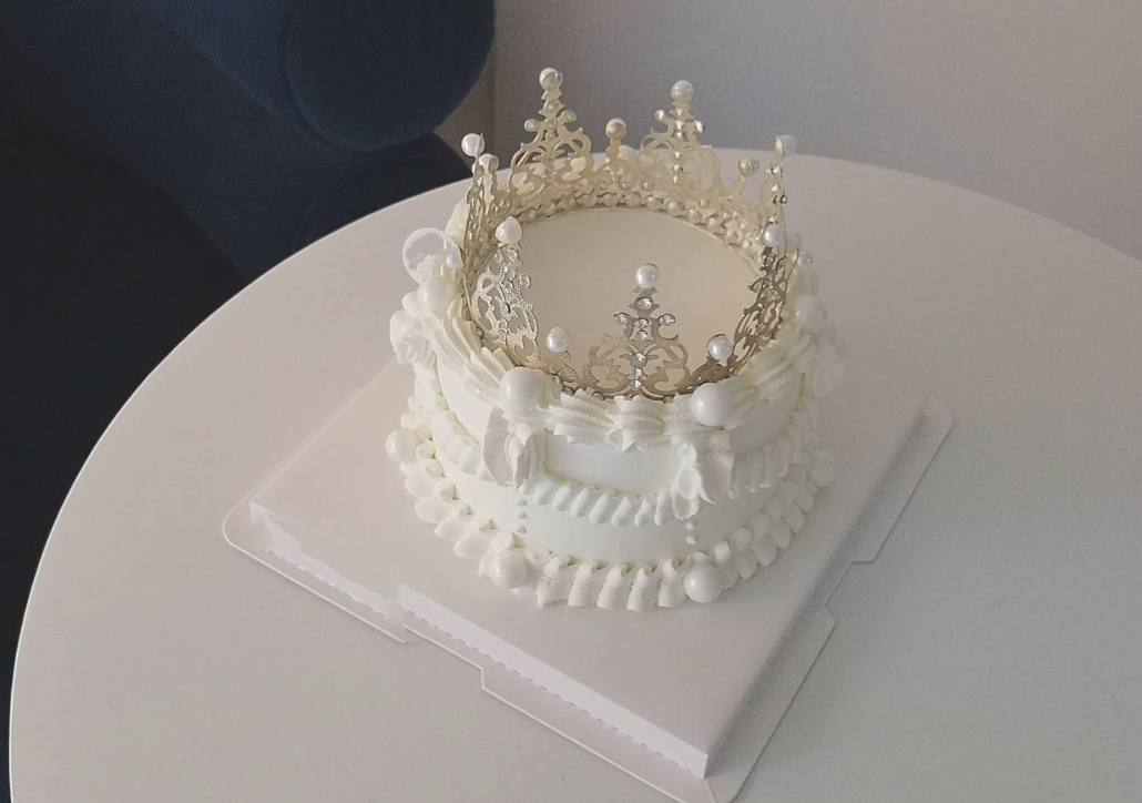 Vintage Korean Crown Cake