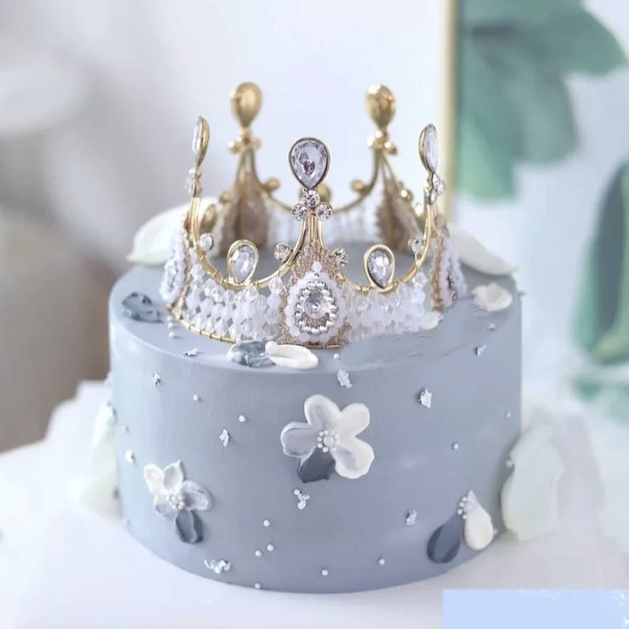 Pastel Purple Crown Floral Cake