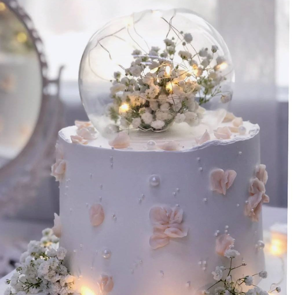 Baby Breath Dreamy Globe Cake