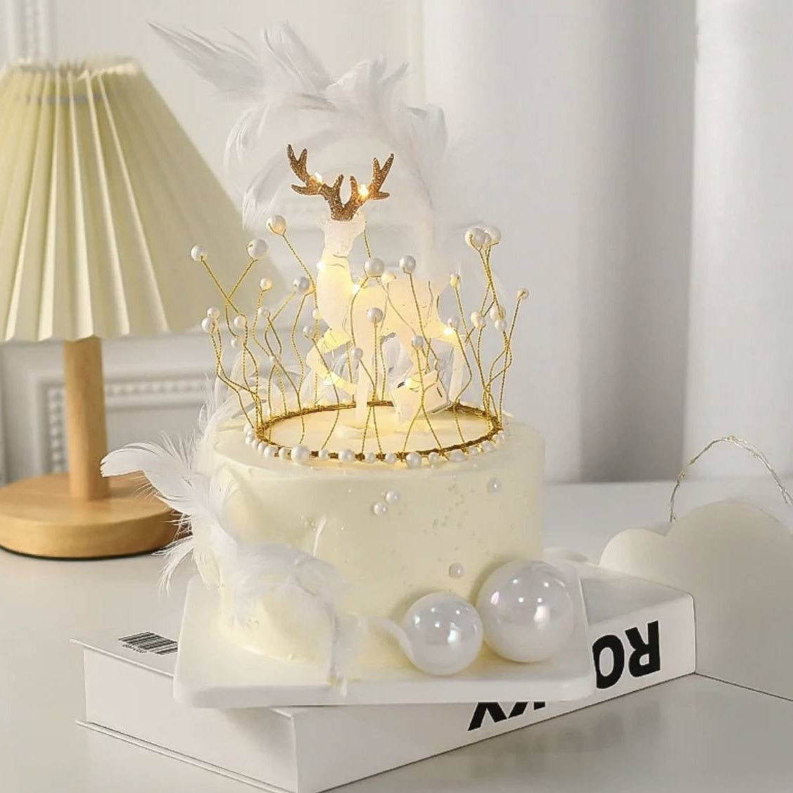 White Dreamy Reindeer Cake