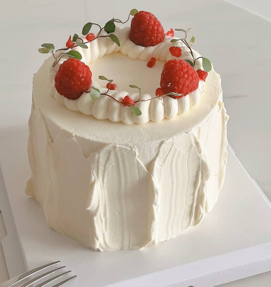 Minimalist Stroke Berries Cake