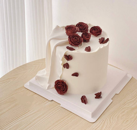 Red Roses Dreamy Vintage Cake