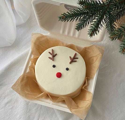 Minimalist Reindeer Christmas Bento Cake