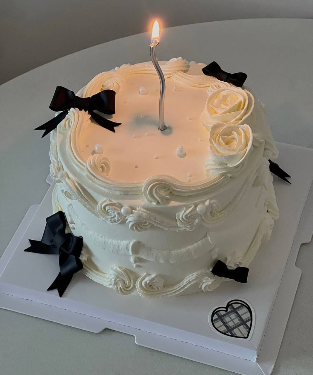 [Promo] White x Black Vintage Cake | Best Cake In Singapore