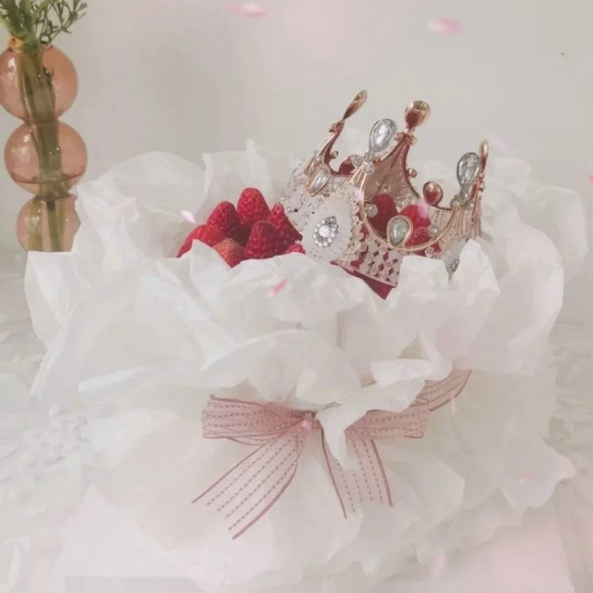 Rose Bouquet x Princess Crown Cake