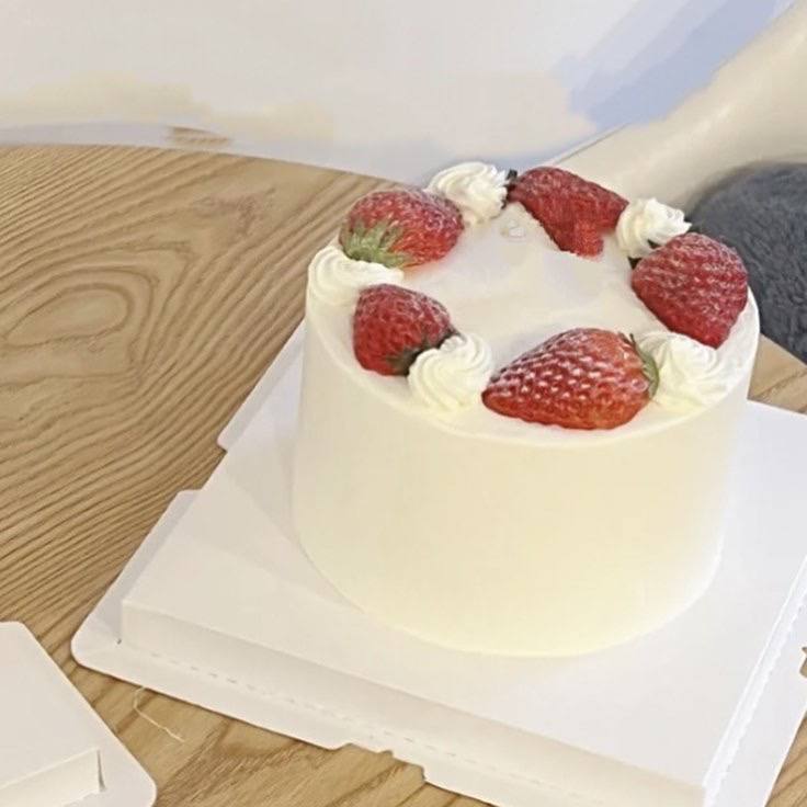 Strawberries Short Cake