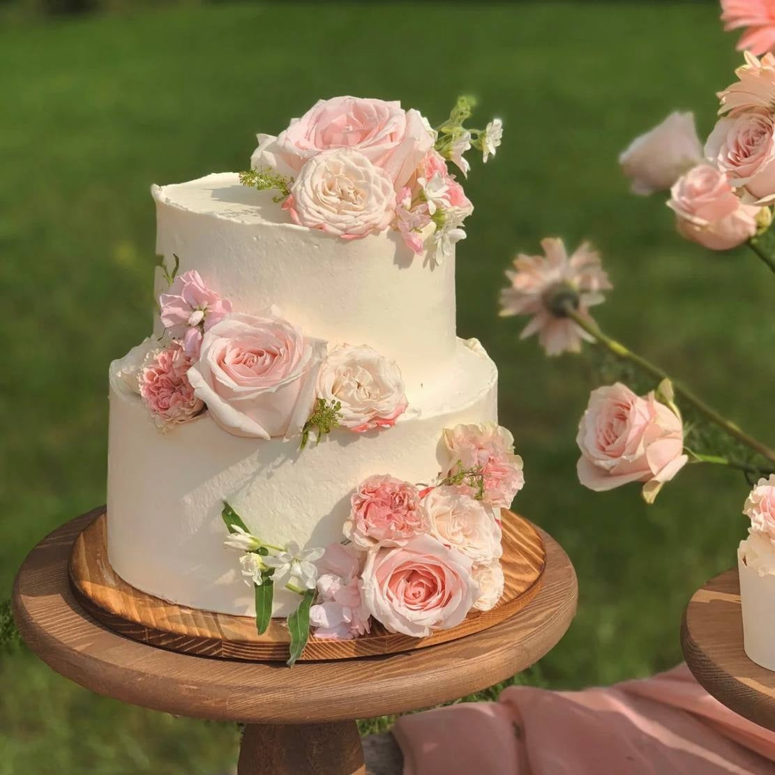Minimalist Elegant Rose Floral Wedding Cake