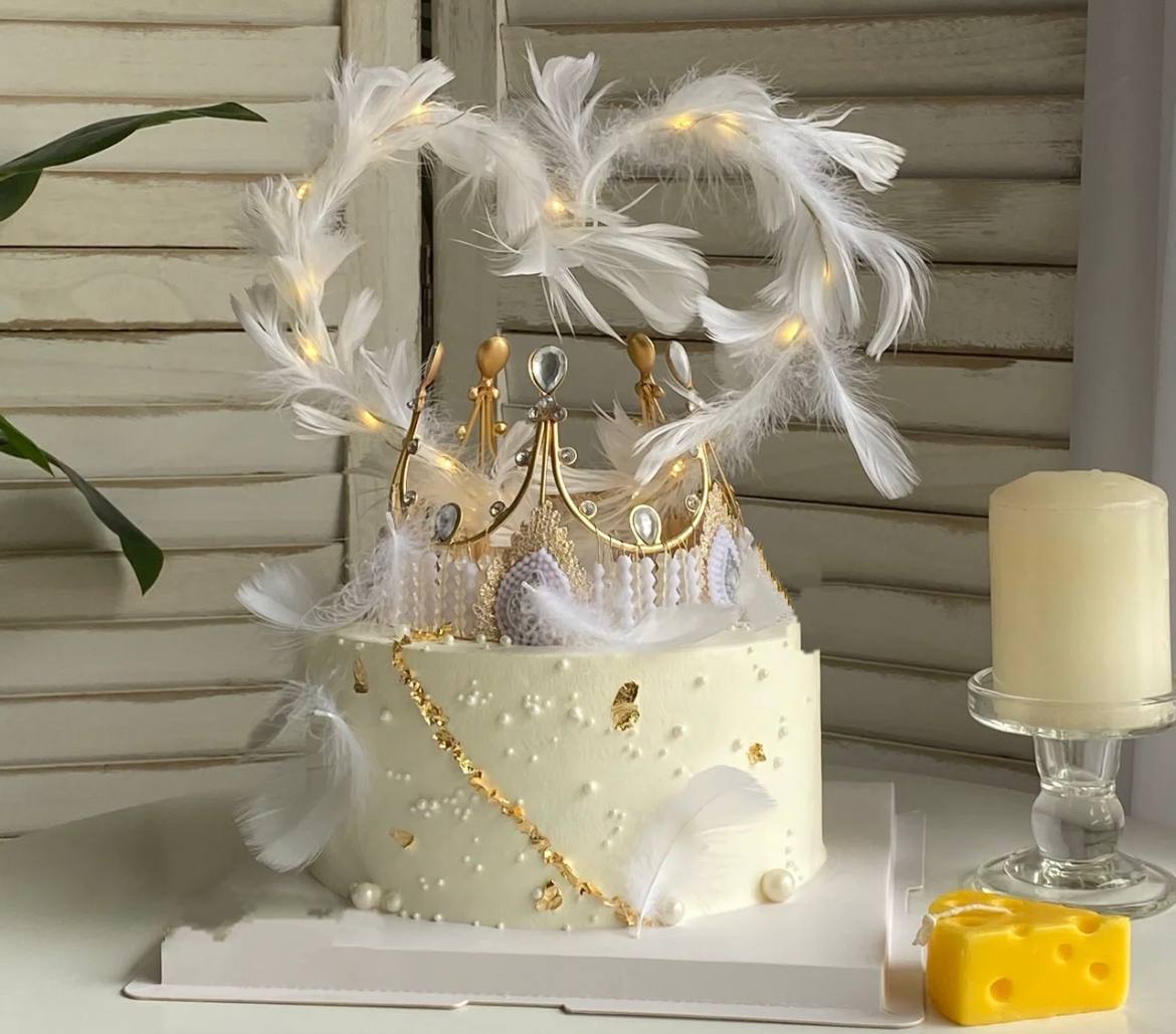 White x Gold Crown Princess Cake