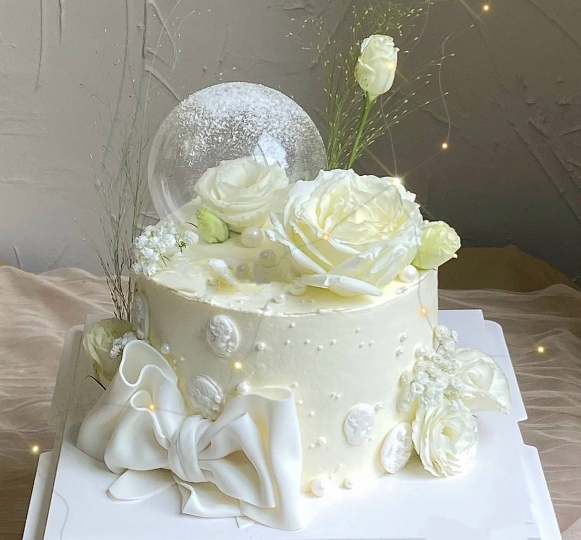 Dreamy Bubble White Roses Cake