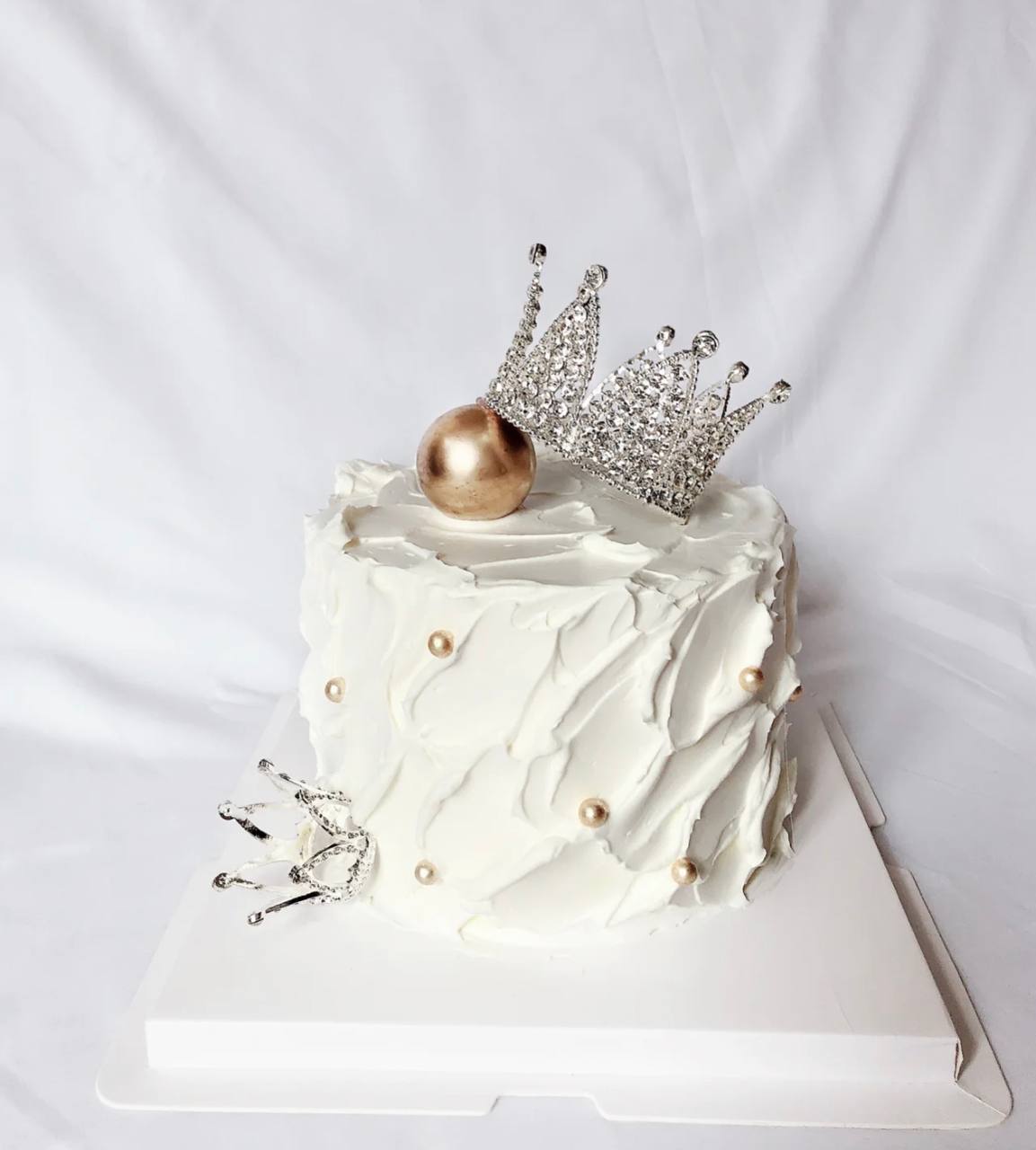 White x Silver Crown Cake