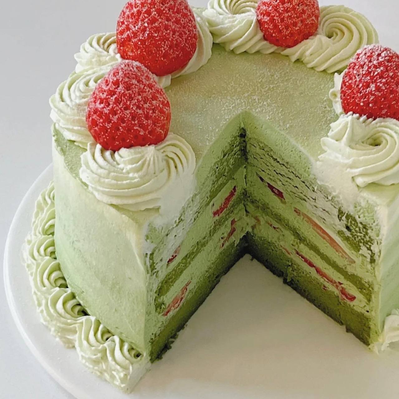 Matcha Strawberries Cake