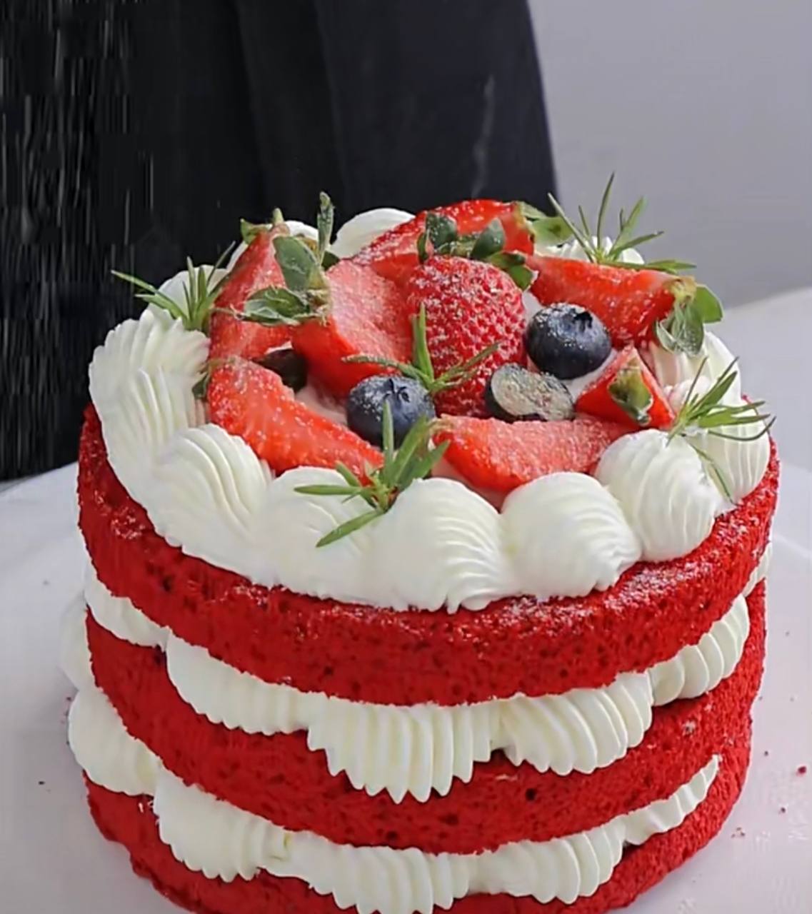 Red Velvet Strawberries Cake