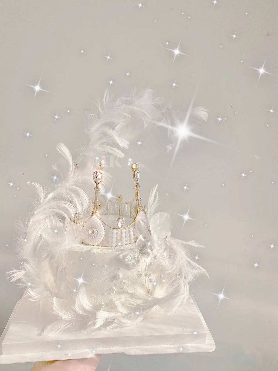 [Promo] Dreamy White Gold Crown Cake